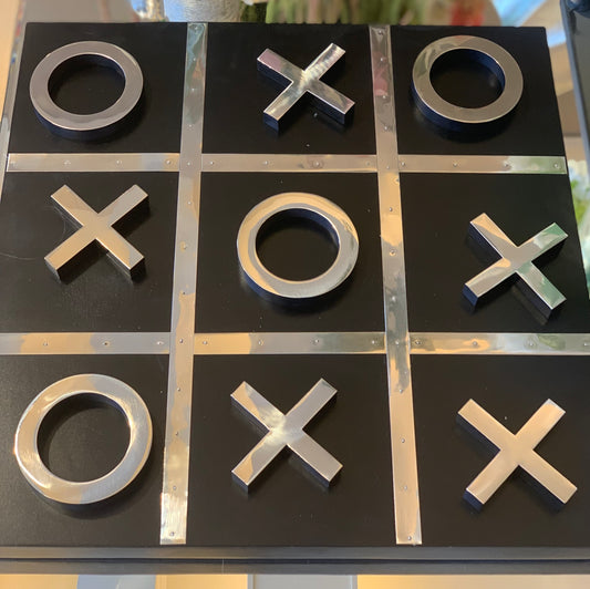 Large naughts and crosses