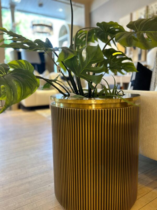 Viri2207 Gold Ribbed Planter - Image 2