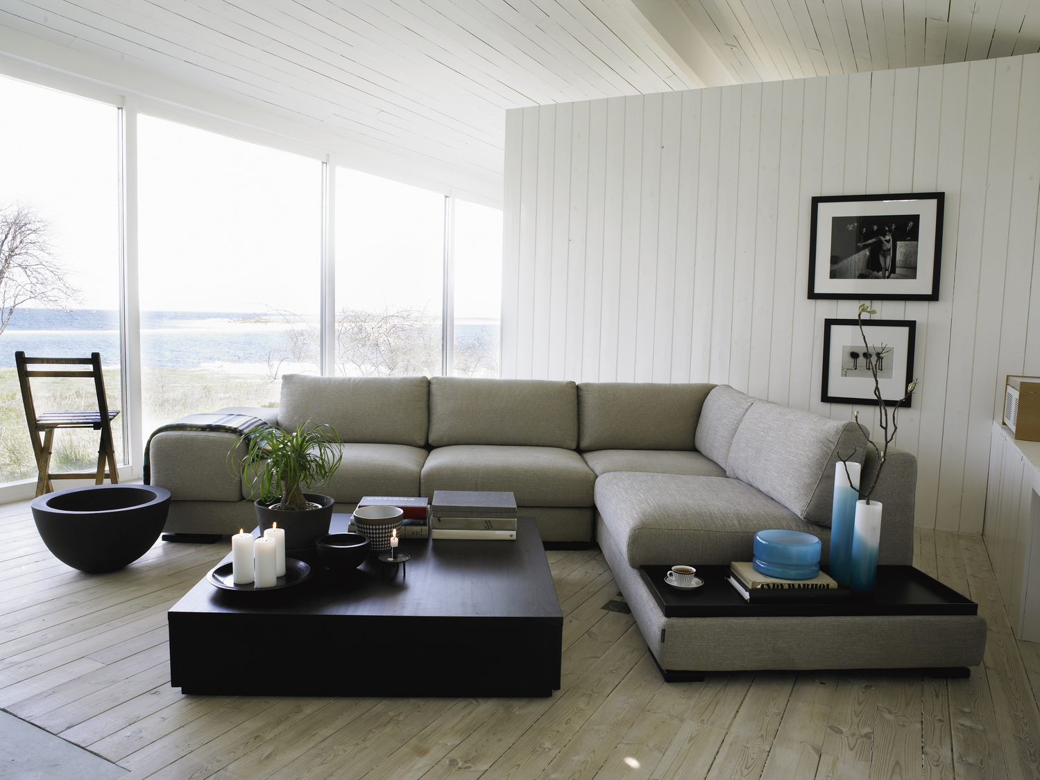 Cartago_25_Tray_corner_15_armrest_TildeFeather_1206-09_Original Artwork